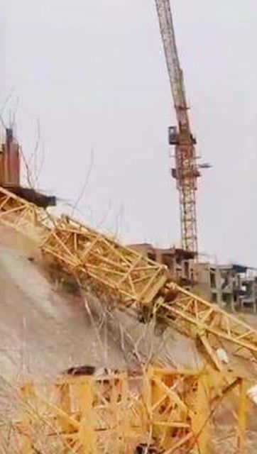 塔吊安全第一 筑牢建設(shè)工程之家的生命防線(xiàn)
